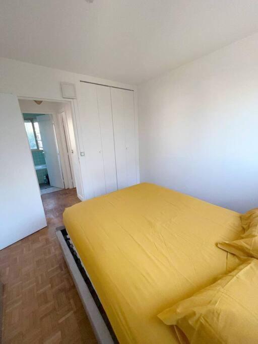 Entiry Apartment, Private Rooms In Paris Exterior photo