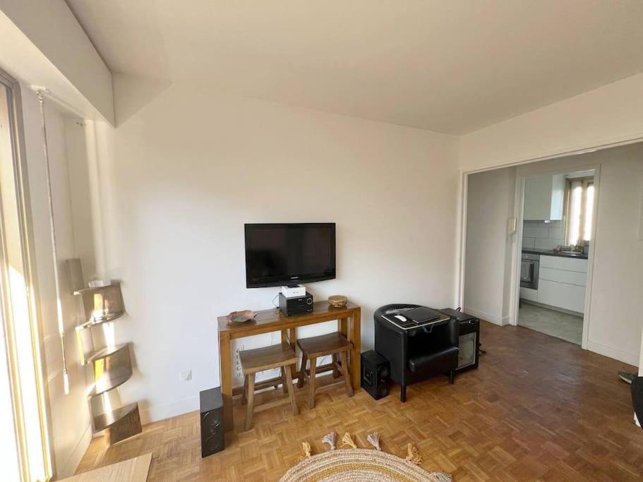 Entiry Apartment, Private Rooms In Paris Exterior photo